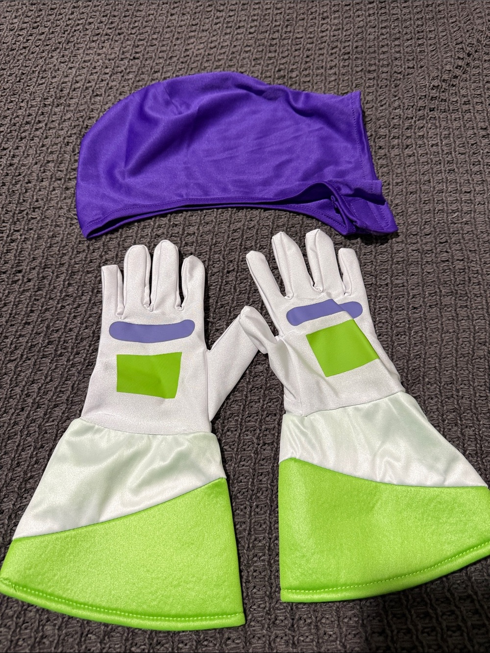 Disney Toy Story Buzz Lightyear Space Hero Costume with Wing Pack - Picture 7 of 9